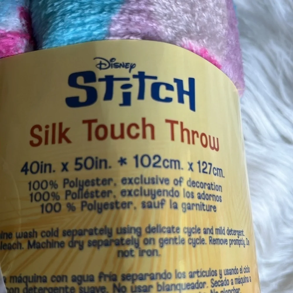 🆕 Disney’s Stitch True Love Throw Blanket 40”x50”